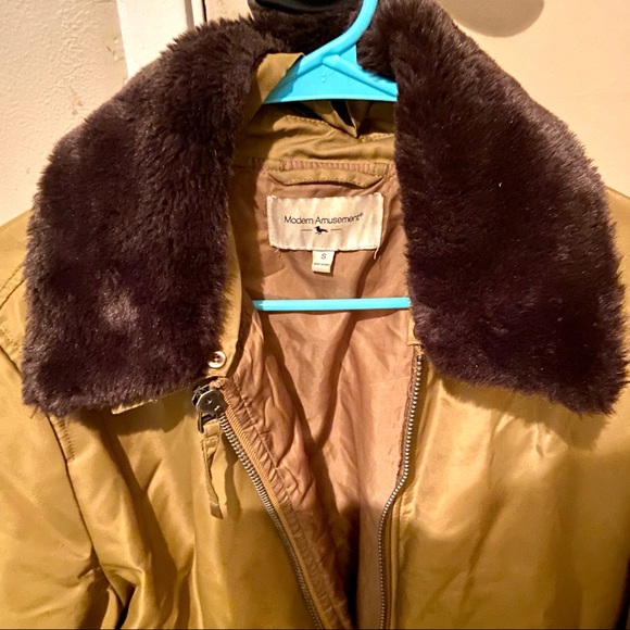 Modern amusement shearling collar bomber jacket - Picture 2 of 6